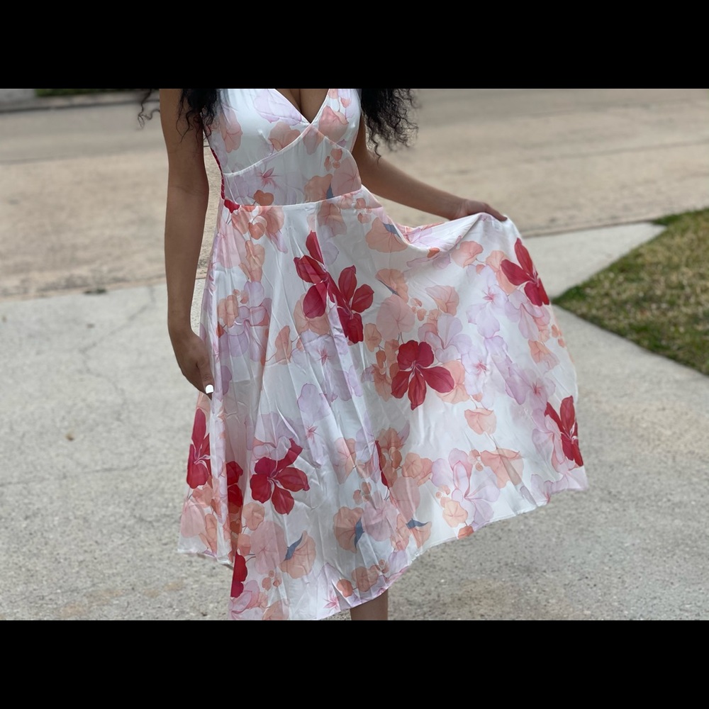 🚨Did someone say PICK ME‼️Paige Sardinia dress